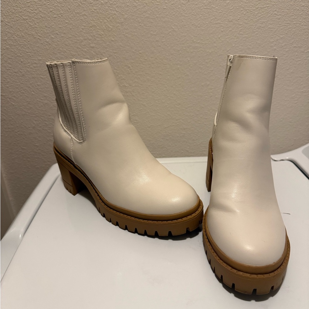 SM New York Cream Ankle Boots